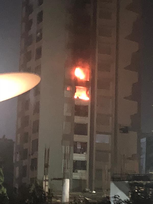 अंधेरीत बाराव्या मजल्यावरील भीषण आगीत दोघांचा होरपळून मृत्यू