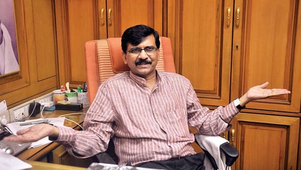 शिवसेना खासदार संजय राऊत यांच्या हृदयात दोन ब्लॉकेज