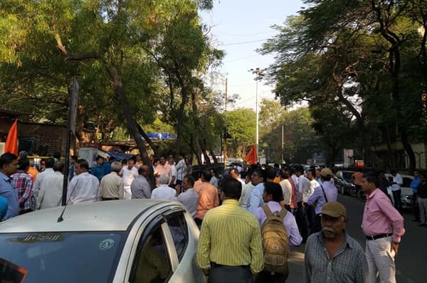 नवी मुंबईत मशीद बांधण्याला विरोध, नागरिक रस्त्यावर