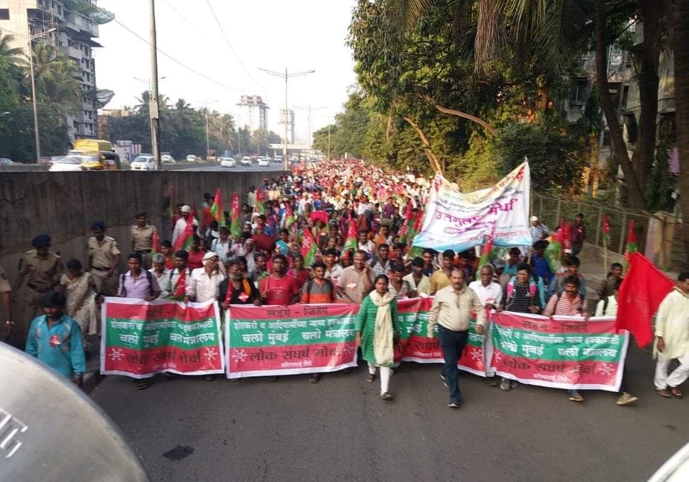 LIVE : शेतकऱ्यांचं शिष्टमंडळ मुख्यमंत्र्यांच्या भेटीला LIVE : शेतकऱ्यांचं शिष्टमंडळ मुख्यमंत्र्यांच्या भेटीला