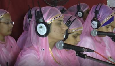 उल्हासनगरमध्ये ‘हेडफोन’ सत्संग