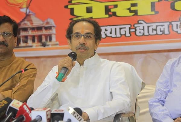 उद्धव ठाकरे पंतप्रधान मोदींच्या मतदारसंघात जाणार