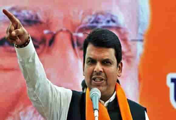 धनगर समाजाला फडणवीसांकडून आश्वासनांची गाजरं