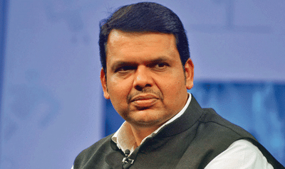 महाराष्ट्राच्या 16 मुख्यमंत्र्यांना मागे टाकत फडणवीसांचा नवा विक्रम