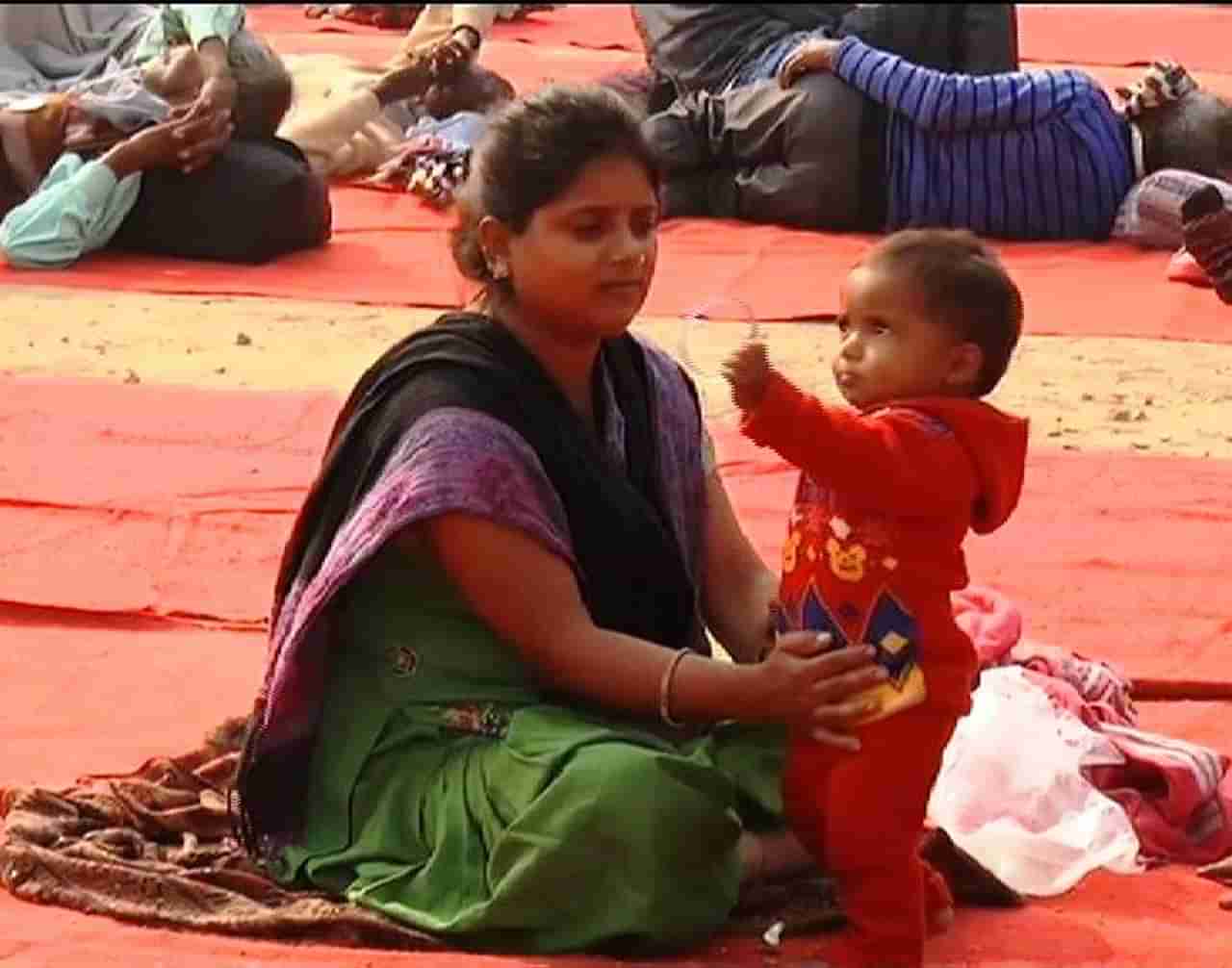 आईचं कर्ज फेडण्यासाठी एक वर्षाचा बरसू राजधानी दिल्लीत