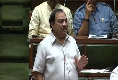 कुणीही एकाच पक्षाचा शिक्का लावून बसत नाही, खडसेंच्या वक्तव्यानं खळबळ