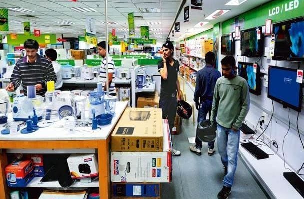 आत्ताच खरेदी करा, इलेक्ट्रॉनिक वस्तू महागणार! आत्ताच खरेदी करा, इलेक्ट्रॉनिक वस्तू महागणार!