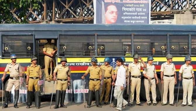 कोरेगाव भीमा विजय दिन, सभा घेण्यासाठी दलित संघटनांची चढाओढ