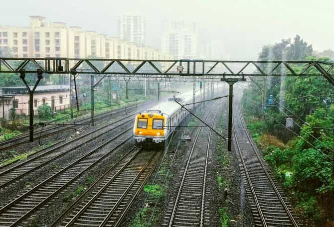 मुंबईत थर्टी फर्स्टसाठी विशेष 12 लोकल