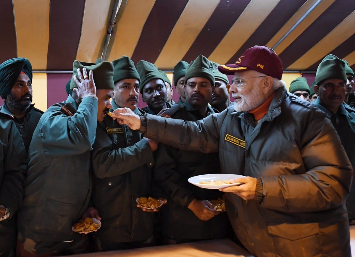 पंतप्रधान झाल्यापासून मोदींनी त्यांची प्रत्येक दिवाळी सीमेवर जवानांसोबत साजरी केली आहे. 2014 साली मोदींनी सीयाचीनला जाऊन जवानांसोबत दिवाळी साजरी केली होती.