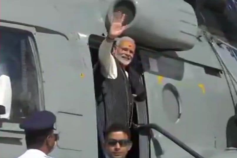 दरम्यान इस्त्रायलचे पतंप्रधान बेंजामीन नेतान्याहू यांनीही ट्विटरवरुन नरेंद्र मोदी आणि भारतीयांना दिवाळीच्या शुभेच्छा दिल्या. विशेष म्हणजे नेतान्याहू यांनी हिंदी भाषेत दिवाळीच्या शुभेच्छा दिल्या आहेत. “इस्रायलच्या जनतेच्या वतीने मी माझे खास मित्र नरेंद्र मोदी आणि भारतीयांना दिवाळीच्या शुभेच्छा देतो. या प्रकाशमय सणामुळे तुमच्या आयुष्यात सुख आणि समृद्धी येवो, असं ट्वीट नेतान्याहू यांनी केलं.