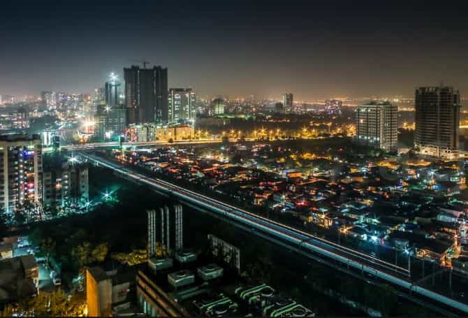 मुंबईकर कष्टाळू! सुट्टी न घेता काम करण्यात नंबर वन