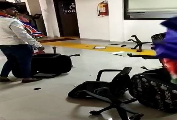नागपुरात मनसेचा राडा, महापालिकेचं झोन कार्यालय फोडलं