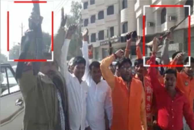 VIDEO : तणावपूर्ण अयोध्येत शिवसेैनिकांनी बंदुका नाचवल्या