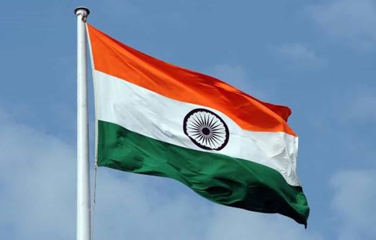 देशातील 75 रेल्वे स्थानकांवर तिरंगा फडकणार