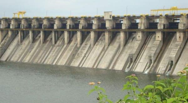 महाराष्ट्रात मोठं जल सकंट, धरणातील अर्धा पाणीसाठा संपला