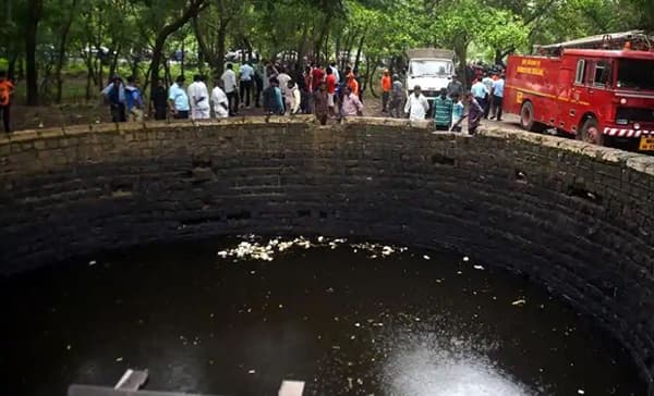 आरे कॉलनीतील विहिरीत दोन विद्यार्थिनींची आत्महत्या
