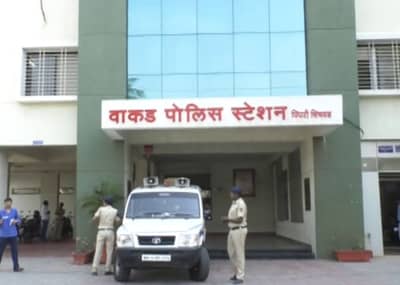 गुंडाराज! पिंपरीत पोलीस स्टेशनमध्ये घुसून पोलिसांना मारहाण