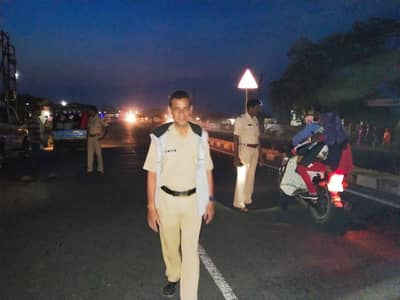 अरोपीचा पोलिसांवर हल्ला, कॉन्स्टेबलचा जागीच मृत्यू