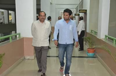 आई-वडील काँग्रेसमध्ये, म्हणून काय झालं? मी थांबणार नाही : सुजय विखे पाटील