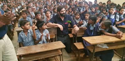 शहापूरच्या अतिदुर्गम भागातील शाळेला अमित ठाकरेंची भेट