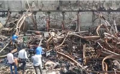 कांदिवली आग: टॉयलेटमध्ये लपलेल्या तिघांचा मृत्यू