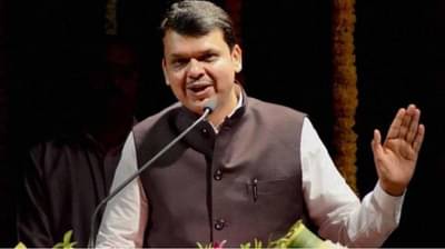 माझ्यावर टीकेची करुन कामना, विखे पाटील वाचतात सामना, मुख्यमंत्र्यांची शेरोशायरी