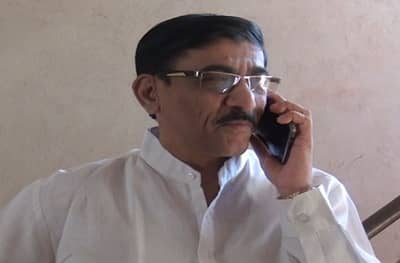 राष्ट्रवादीचा काँग्रेसला आणखी एक धक्का, काका कुडाळकर यांच्या हाती घड्याळ