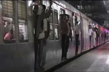mumbai power cut ! मुंबई-ठाण्याला विजेचा झटका, रेल्वे, इंटरनेट ठप्प; रुग्णालयांनाही फटका