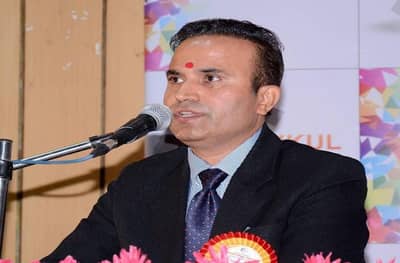 घर खाली करा, BMC ची मुख्यमंत्र्यांचे निकटवर्तीय IAS प्रवीण दराडेंना नोटीस