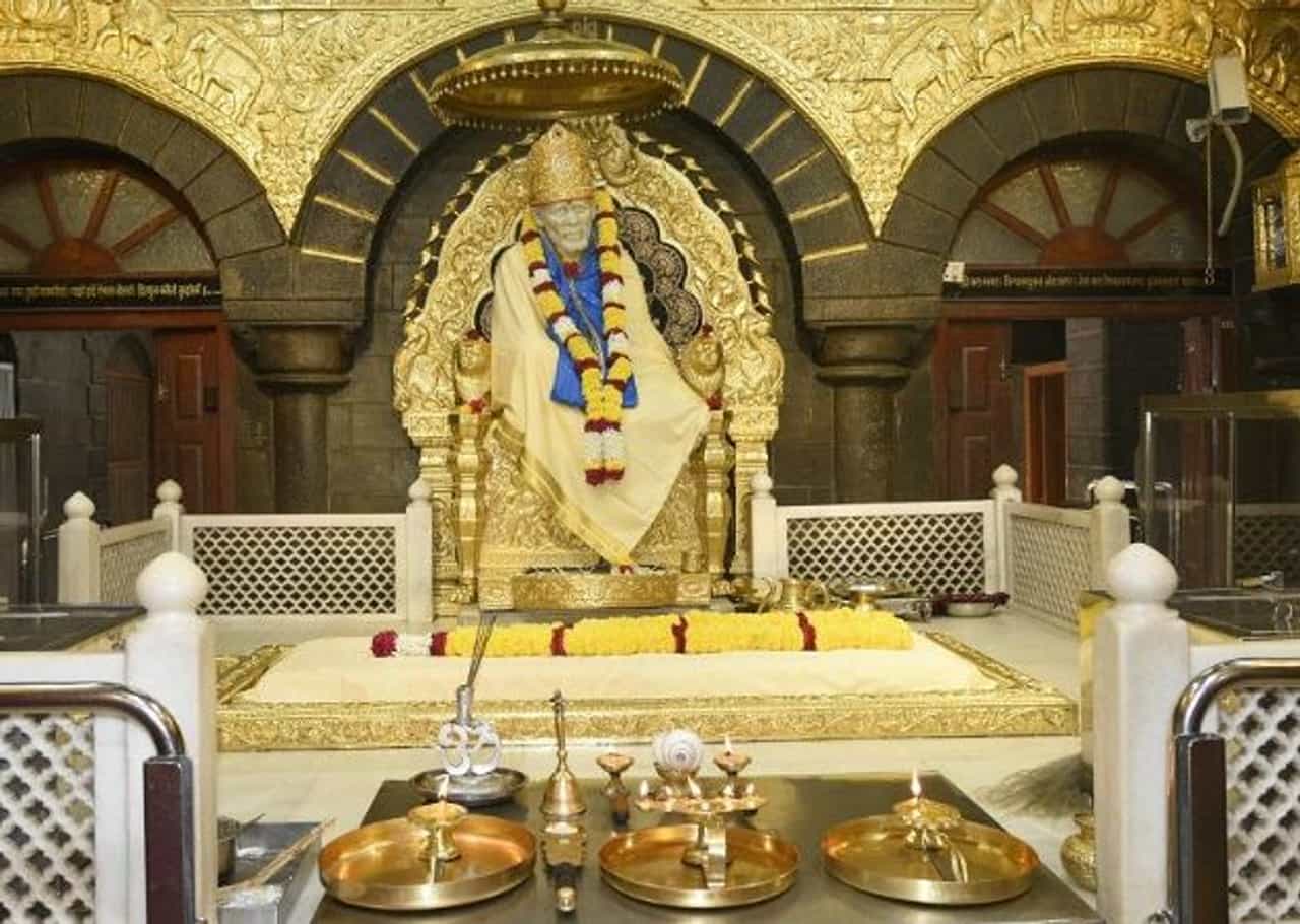 साईबाबांच्या तिजोरीत मागील वर्षीच्या तुलनेत 2 कोटींची वाढ, एकूण जमा रक्कम तब्बल...