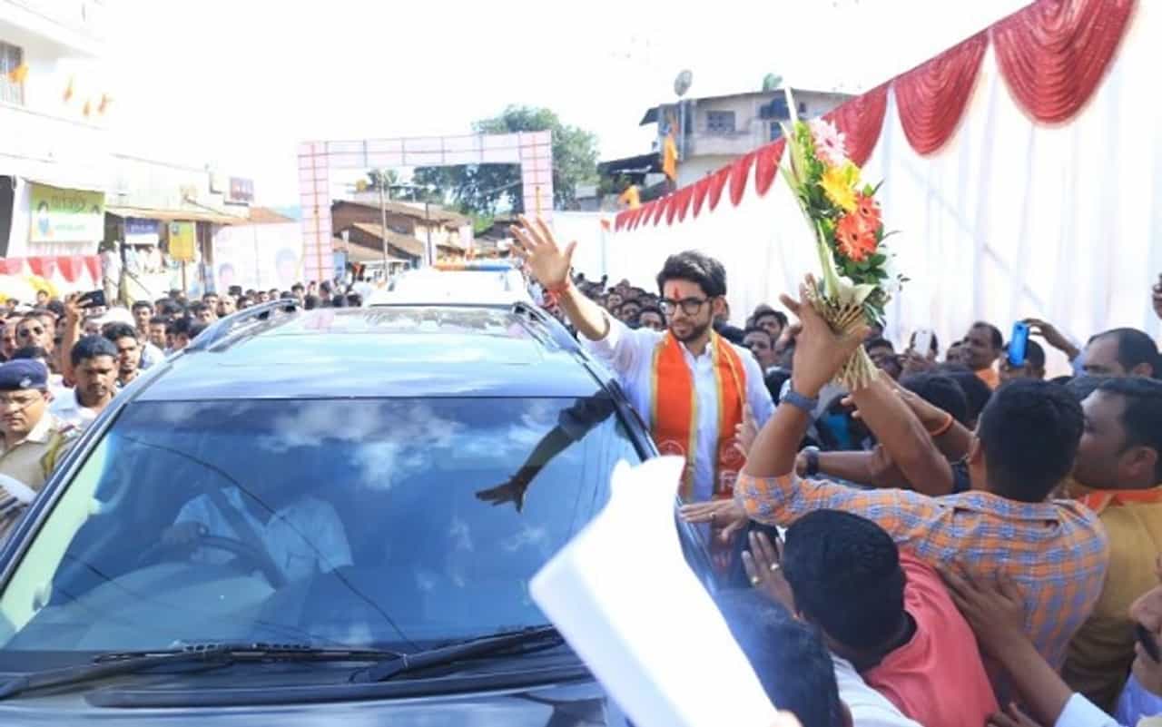 आदित्य ठाकरे अपघातातून थोडक्यात बचावले!