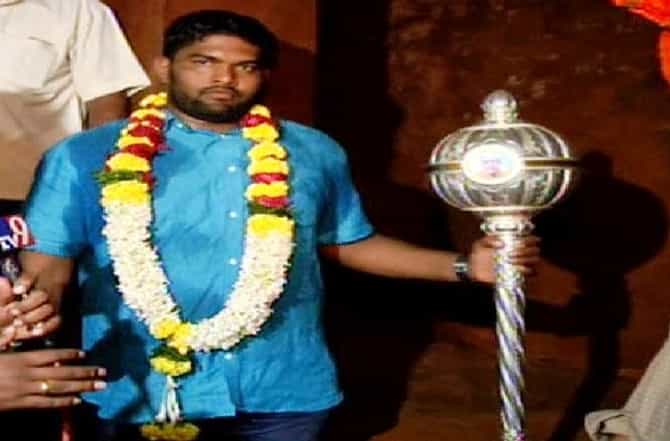 हिंदकेसरी गणपतराव आंदळकरांच्या जागेला बालाकडून गदा अर्पण