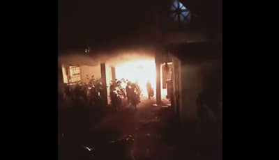 मध्यरात्री अज्ञात व्यक्ती आली, दुचाकी पेटवली आणि पळून गेली!