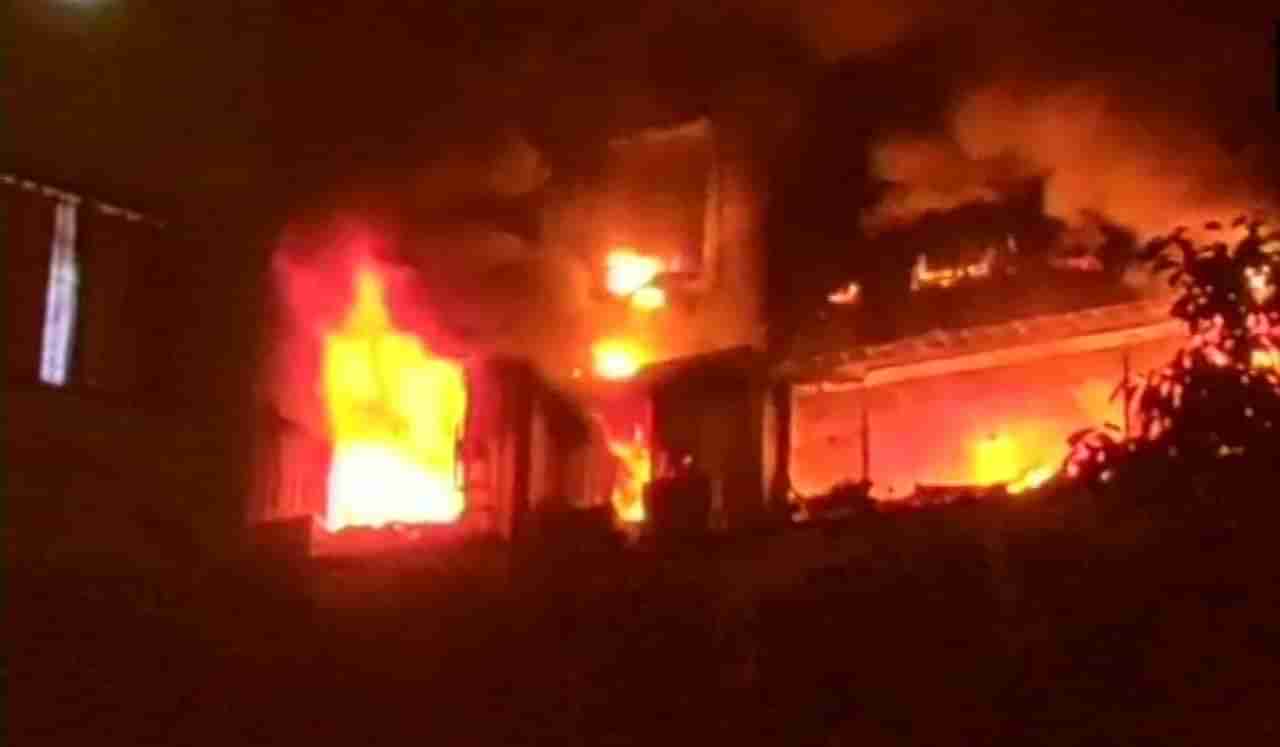 चेंबुरमध्ये अग्नितांडव, अकराव्या मजल्यावर लागलेल्या आगीत पाच जणांचा मृत्यू