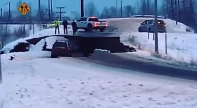 VIDEO : भूकंपाचे हादरे कॅमेऱ्यात कैद, पाहा थरकाप उडवणारे दोन व्हिडीओ