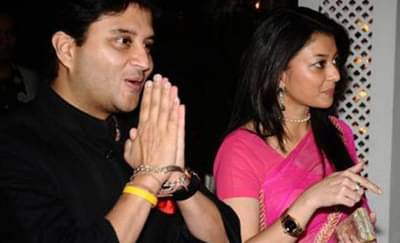 दिवसभर बैठकात व्यस्त, ज्योतिरादित्य शिंदे लग्नाचा वाढदिवसही विसरले