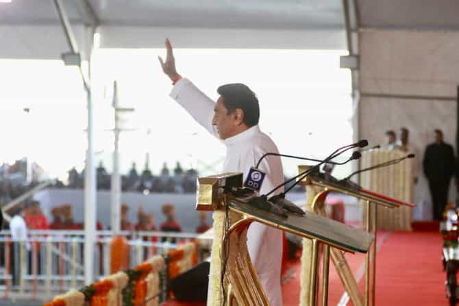राज ठाकरेंचा मुद्दा कमलनाथांनी अंमलात आणला, मध्य प्रदेशात भैय्यांना नो एंट्री