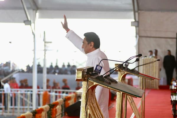राज ठाकरेंचा मुद्दा कमलनाथांनी अंमलात आणला, मध्य प्रदेशात भैय्यांना नो एंट्री