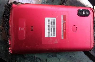 शाओमीच्या फोनचा स्फोट, घरात आग लागून लाखोंचं नुकसान