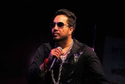 पाकमधील कार्यक्रम भोवला, गायक मिका सिंहशी बॉलिवूडने सर्व संबंध तोडले