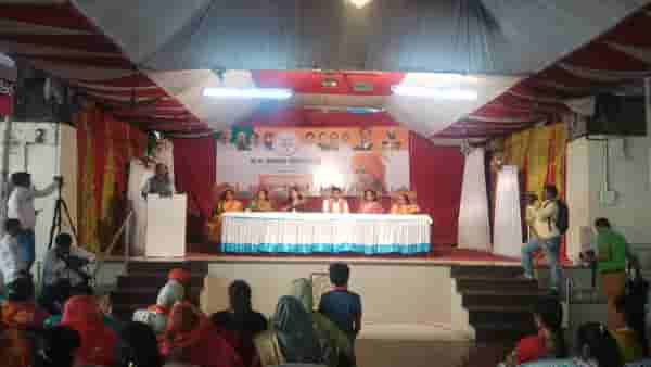 पंकजांसमोर खासदार दिलीप गांधींना मुंडे समर्थकांचे खडेबोल