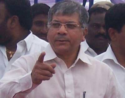 प्रकाश आंबेडकरांकडून 12 जागांची मागणी, आघाडीकडून 4 जागांचा प्रस्ताव