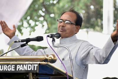 मध्य प्रदेशातही भाजपने हात टेकले, तब्बल 15 वर्षांनी शिवराज सिंहांचा राजीनामा