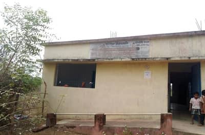 फक्त दोन विद्यार्थिनी आणि एक शिक्षक, चंद्रपुरातील आदर्श शाळा