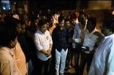 ड्रेनेजमधील दोन कर्मचारी बाहेर न आल्याने तिसरा गेला, तिघांचाही मृत्यू