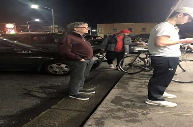 ..... त्यासाठी जगातील श्रीमंत व्यक्ती बिल गेट्स रांगेत उभे राहिले!