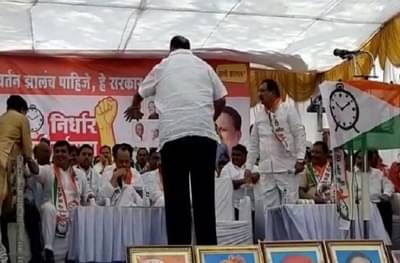 महाडिकांचं भाषण मुश्रीफांच्या कार्यर्त्यांनी रोखलं, हात धरुन ओढून पुन्हा भाषणासाठी आणलं