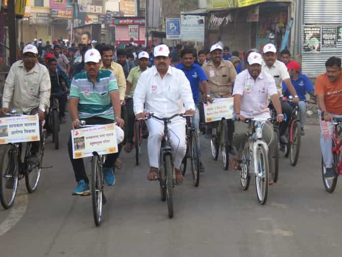 जयंत पाटील आणि राजू शेट्टी यांची इस्लामपुरात सायकल रॅली