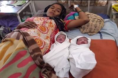 लोकलमध्ये महिलेला जुळे, एका बाळाचा जन्म सफाळेत, दुसऱ्याचा पालघरमध्ये